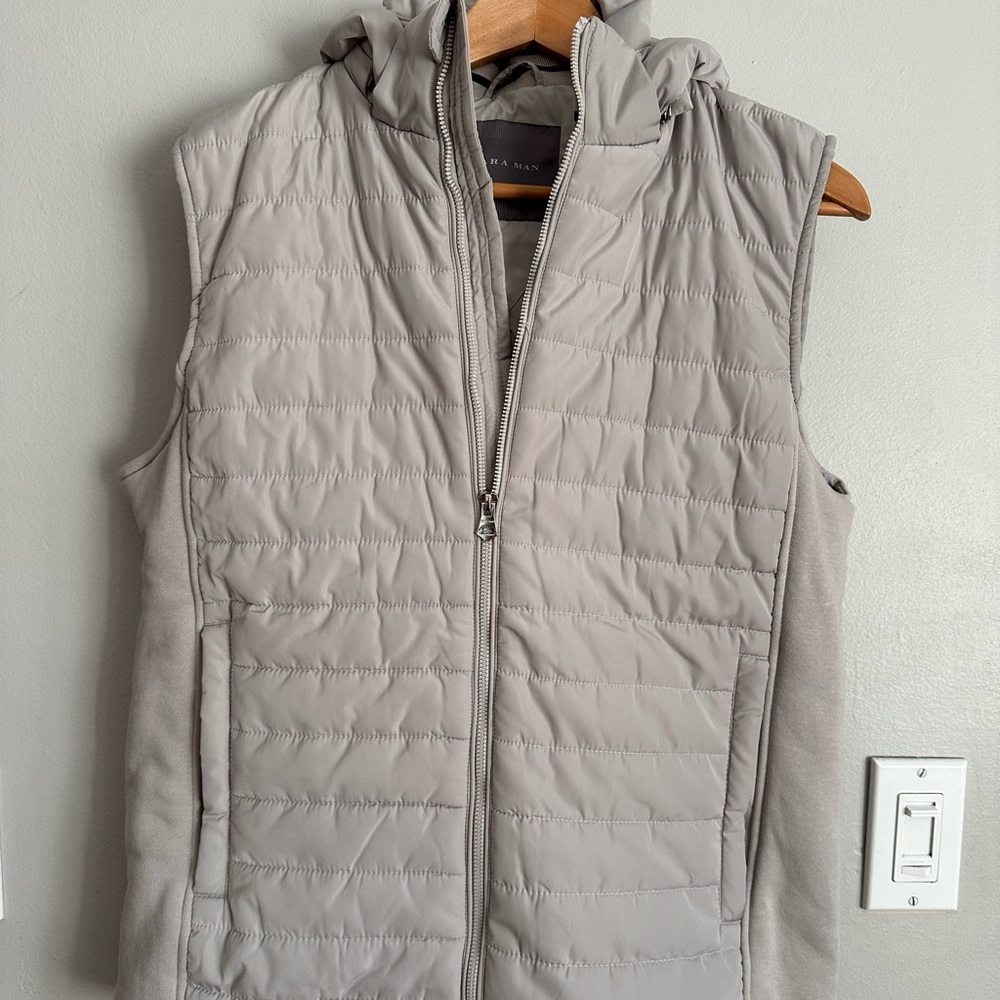 Zara Men’s Gray Quilted Hooded Vest